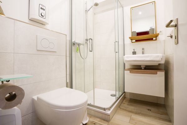  Leuchtturmblick I Marina Wendtorf - Badezimmer