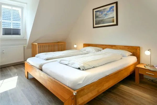 Schlafzimmer Haus Dünenrose Ferienwohnung Strandläufer