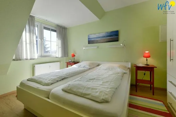 Schlafzimmer Haus Dünenrose Ferienwohnung Inselnest