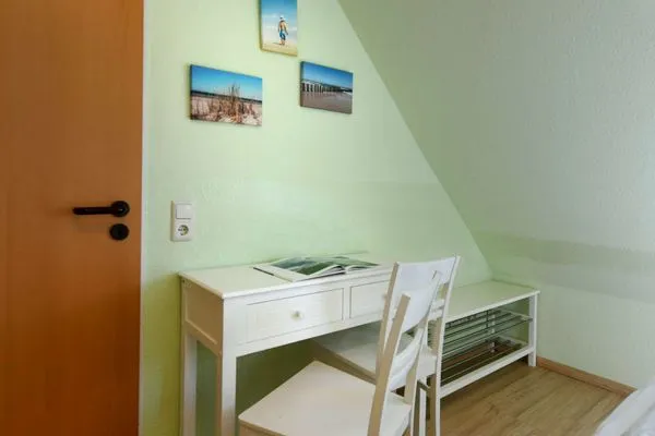 Schlafzimmer Haus Dünenrose Ferienwohnung Inselnest