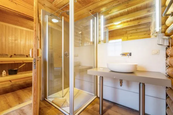 Badezimmer  Blockhaus Leif Eriksson - 2. Reihe Meerblick