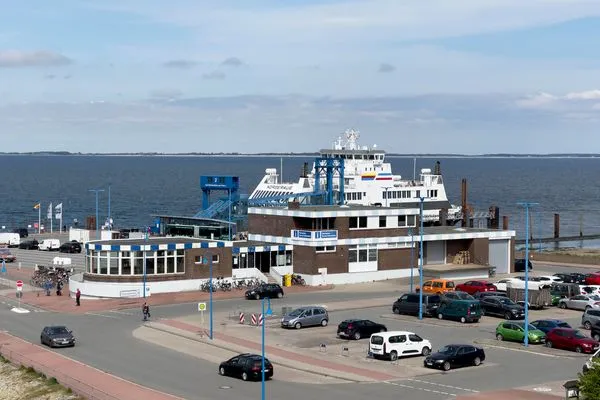 Blick auf den Fähranleger vom Balkon der Ferienwohnung Anneliese in Wittdün auf Amrum Haus Nordenlicht Ferienwohnung "Kiek-an"