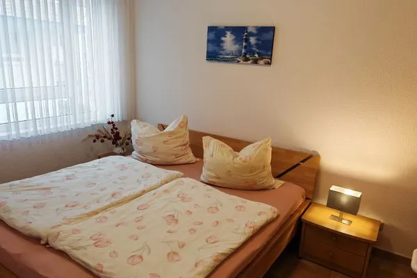 Schlafzimmer mit Doppelbett Residenz am Strand Bernsteinglück -  Wohnung 1-09