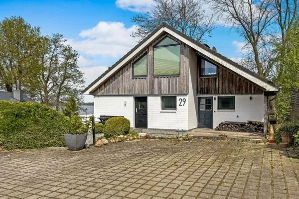 Fassade / Eingang  Traumhaftes Ferienhaus für bis zu 6. Personen mit Blick und Zugang zur Schlei