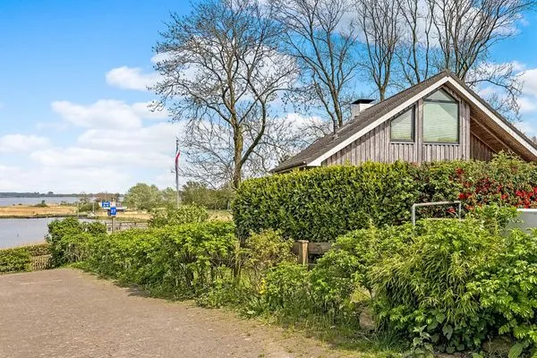 Hauptansicht  Traumhaftes Ferienhaus für bis zu 6. Personen mit Blick und Zugang zur Schlei