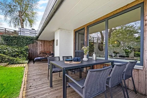 Terrasse  Traumhaftes Ferienhaus für bis zu 6. Personen mit Blick und Zugang zur Schlei