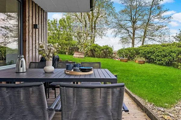 Terrasse  Traumhaftes Ferienhaus für bis zu 6. Personen mit Blick und Zugang zur Schlei