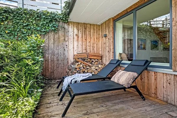 Terrasse  Traumhaftes Ferienhaus für bis zu 6. Personen mit Blick und Zugang zur Schlei