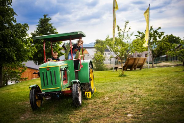 Haus am Spielplatz Strauß Schmallenberg - Traktorspaß Hof Köhne