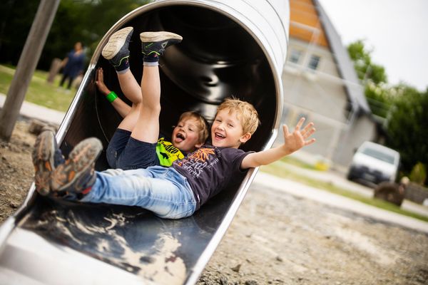 Haus am Spielplatz Strauß Schmallenberg - Rutsche auf dem Hof Köhne