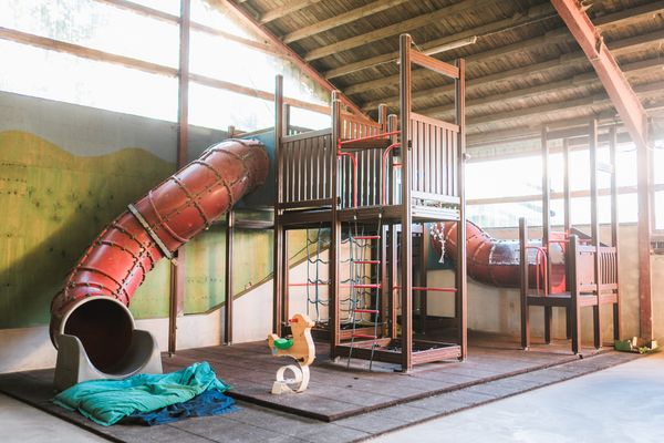Doppelhaus Dreifachhexe Schmallenberg - IndoorspielplatzIndoorspielplatz mit Rutsche Hof Köhne