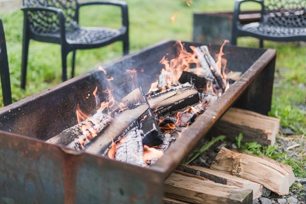 Doppelhaus Dreifachhexe Schmallenberg - Feuer machen für Stockbrot Hof Köhne