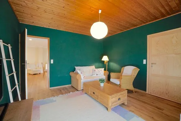 Wohnzimmer  Ferienwohnung Hygge für zwei Personen im Naturpark Hüttener Berge in Ostseenähe