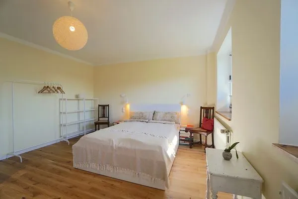 Wohnzimmer  Ferienwohnung Hygge für zwei Personen im Naturpark Hüttener Berge in Ostseenähe