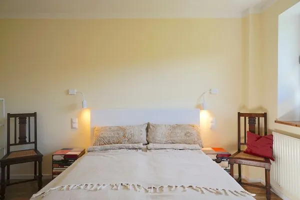 Bett  Ferienwohnung Hygge für zwei Personen im Naturpark Hüttener Berge in Ostseenähe