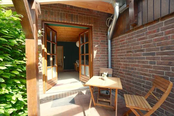 Terrasse  Ferienwohnung Hygge für zwei Personen im Naturpark Hüttener Berge in Ostseenähe