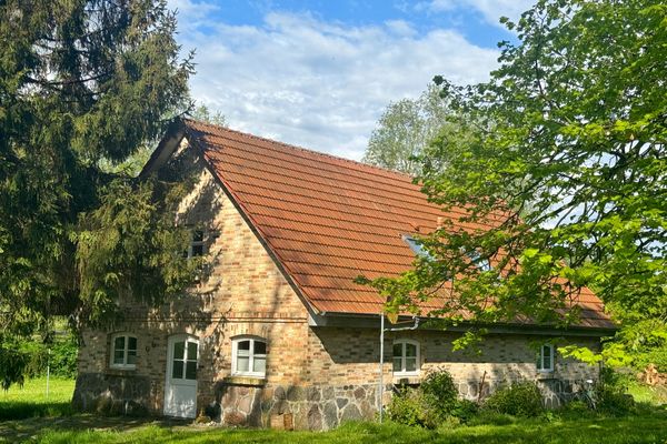 Das idyllische Backsteinhaus mit der Ferienwohnung Alwine