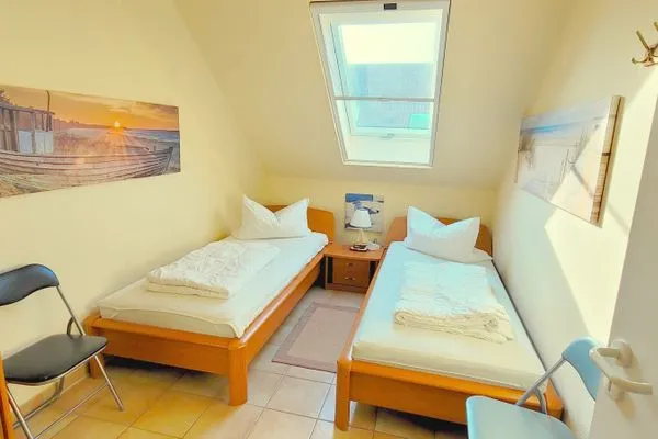 Schlafzimmer mit Einzelbetten Residenz am Strand Wohnung 2-39