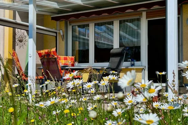  Ferienwohnung Uschis Sommergarten Seenahes Allgäu - Gartenblick