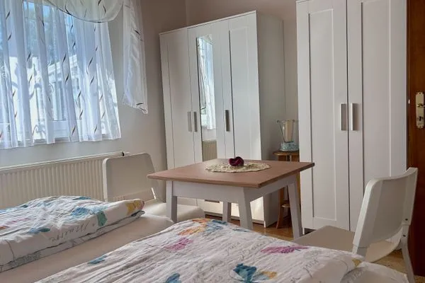  Ferienwohnung Uschis Sommergarten Seenahes Allgäu - Schlafzimmer 1