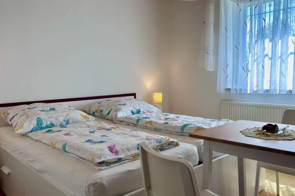  Ferienwohnung Uschis Sommergarten Seenahes Allgäu - Schlafzimmer 1