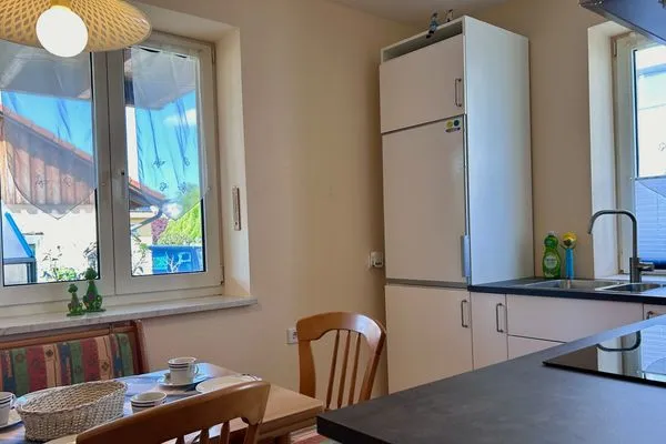  Ferienwohnung Uschis Sommergarten Seenahes Allgäu - Essbereich in Küche