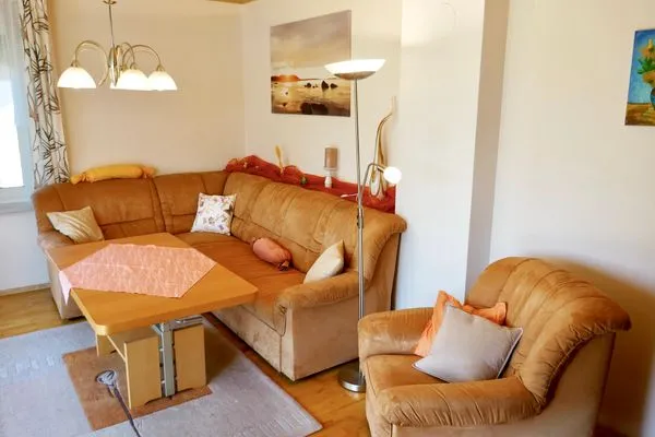  Ferienwohnung Uschis Sommergarten Seenahes Allgäu - Wohnbereich