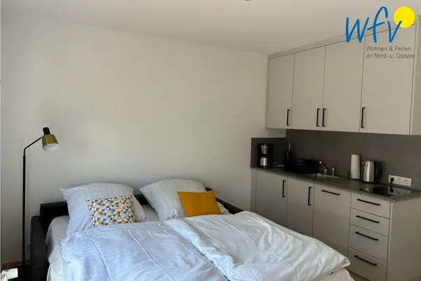 Wohnzimmer mit ausgeklapptem Schlafsofa Haus Rinelde Ferienwohnung "Deck 1"