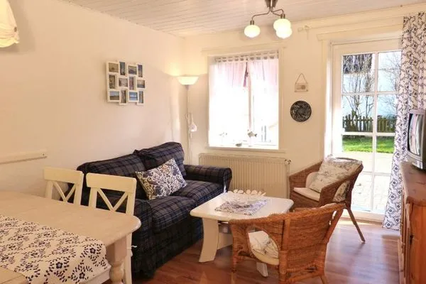 Wohnzimmer in der Ferienwohnung Fiiwfut in Süddorf auf Amrum Hüs Sanskiin Ferienwohnung *Fiiwfut*