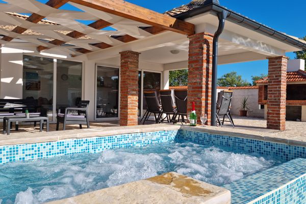 Urlando - Entspannen, genießen, auftanken – in Ihrer exklusiven Poolvilla nahe der Adria