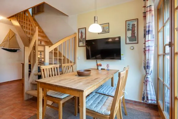 Esstisch Ferienpark Freesenbruch Wohnung 4.5 - Kranichtanz