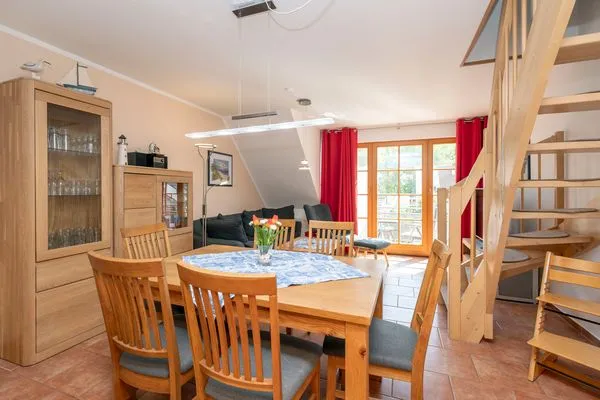 Esstisch Ferienpark Freesenbruch Wohnung 4.6 - Boddenblick