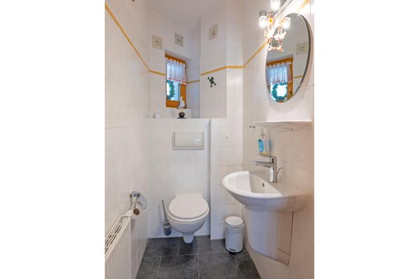 Ferienpark Freesenbruch Reihenhaus 5a - Eichhörnchen Ostseeheilbad Zingst - Gäste-WC