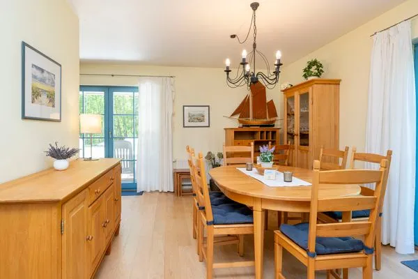 Esstisch Ferienpark Freesenbruch Doppelhaushälfte 12a - Steuerrad