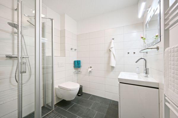 mit bodengleicher Dusche