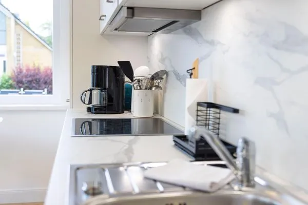 Küche / Küchenzeile  (MEI11) Ferienwohnung "Küstenlodge"