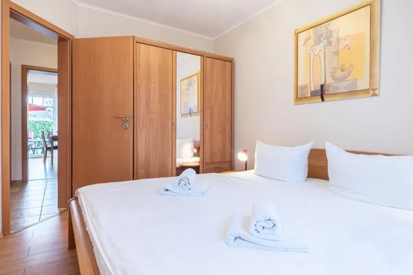 Schlafzimmer mit Doppelbett  Windflüchter