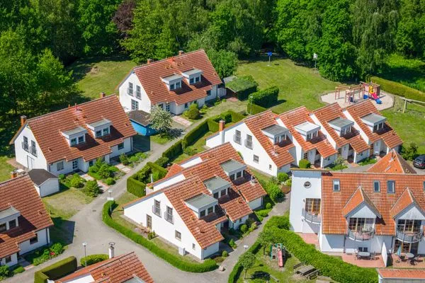 Luftaufnahme Ferienpark Freesenbruch Reihenhaus 5b - Seehund