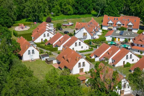 Luftaufnahme Ferienpark Freesenbruch Reihenhaus 5b - Seehund