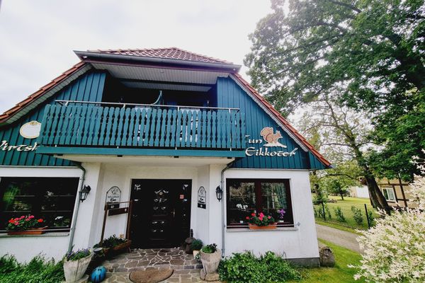 Pension & Wirtshaus ''Tun Eikkoter'' Eichkatze Wieck - Hauptansicht