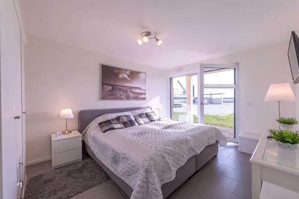 Ferienwohnung Atlantica Hafenresidenz Waren (Müritz) - Schlafzimmer mit Hafenblick  Atlantica