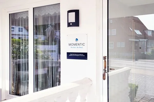 Eingang zum Appartement  Gemütliche Ferienwohnung mit Meerblick und Terrasse - Nur 50 Meter zum Strand inkl. Parkplatz und Fahrradunterstellplatz