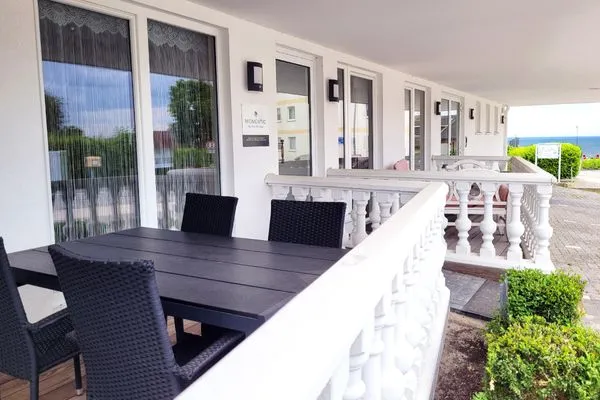 Ansicht Haus - 50 Meter zum Strand  Gemütliche Ferienwohnung mit Meerblick und Terrasse - Nur 50 Meter zum Strand inkl. Parkplatz und Fahrradunterstellplatz