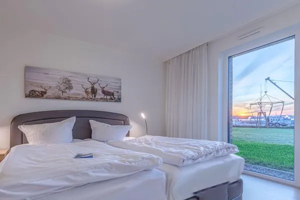 Ferienwohnung MüritzKieker Hafenresidenz Waren (Müritz) - Schlafzimmer mit Doppelbett  MüritzKieker