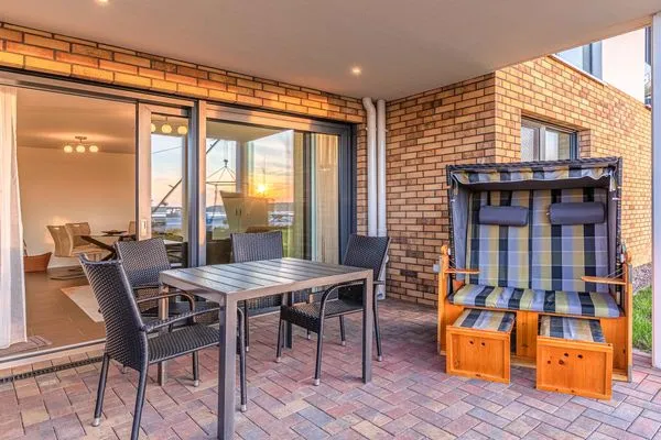 Ferienwohnung MüritzKieker Hafenresidenz Waren (Müritz) - Terrasse mit Gartenmöbeln  MüritzKieker