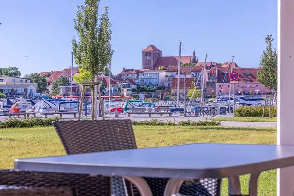 Ferienwohnung Libelle Hafenresidenz Waren (Müritz) - Terrasse Blick auf Waren (Müritz)  Libelle