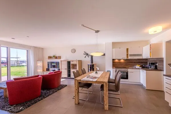 Ferienwohnung Libelle Hafenresidenz Waren (Müritz) - Wohnzimmer mit Essbereich  Libelle