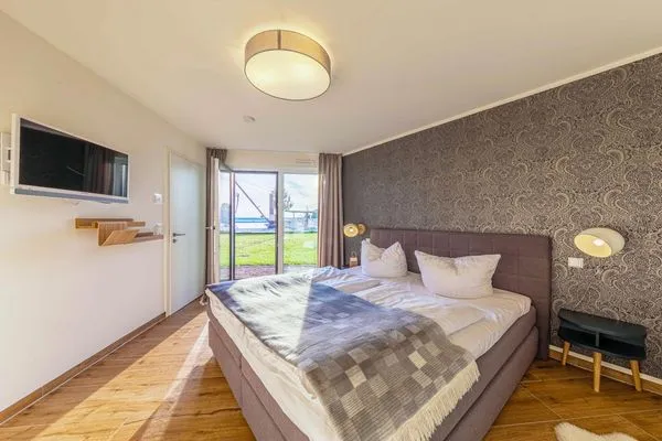 Ferienwohnung Am lütten Meer Hafenresidenz Waren (Müritz) - Schlafzimmer mit Ausblick  Am lütten Meer