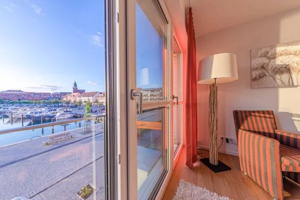 Ferienwohnung Müritzquartier No.13 Hafenresidenz Waren (Müritz) - Wohnzimmer mit Seeblick  Müritzquartier No.13