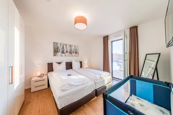 Ferienwohnung Müritzquartier No.13 Hafenresidenz Waren (Müritz) - Schlafzimmer mit Doppelbett  Müritzquartier No.13